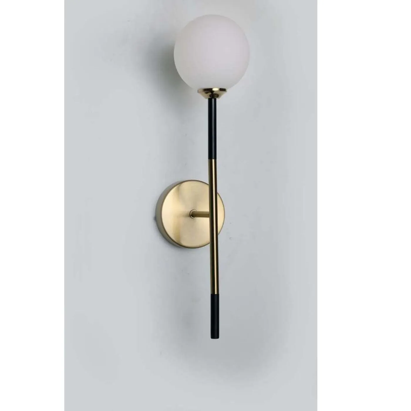 2003-W Modern Wall Light