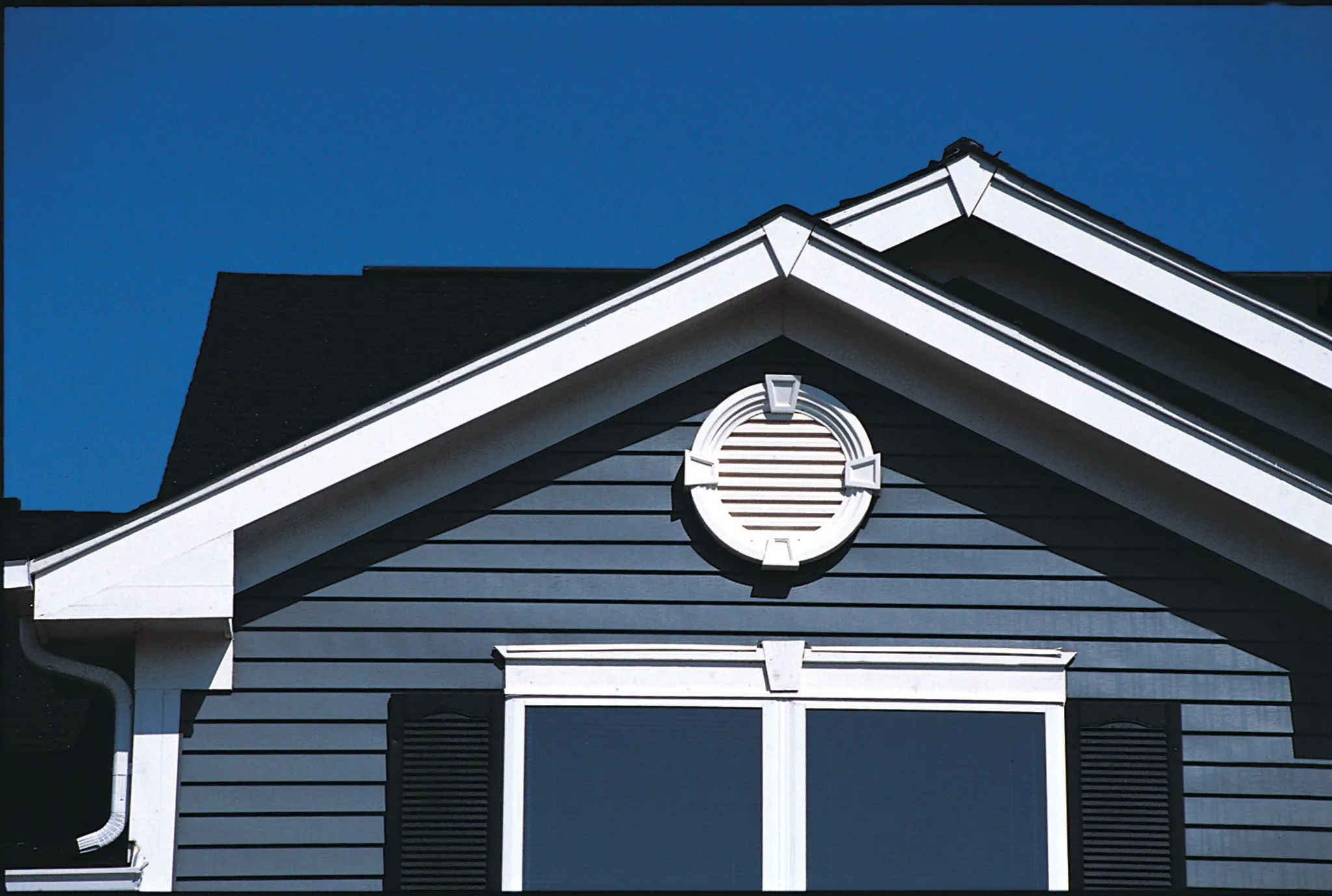 Decorative Louver Round with Decorative Trim and Keystones