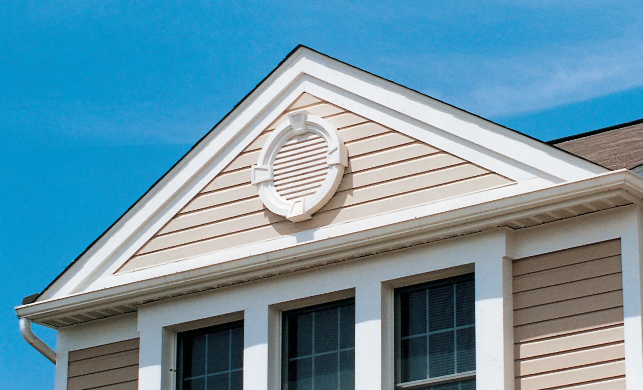 Decorative Louver Round with Decorative Trim and Keystones